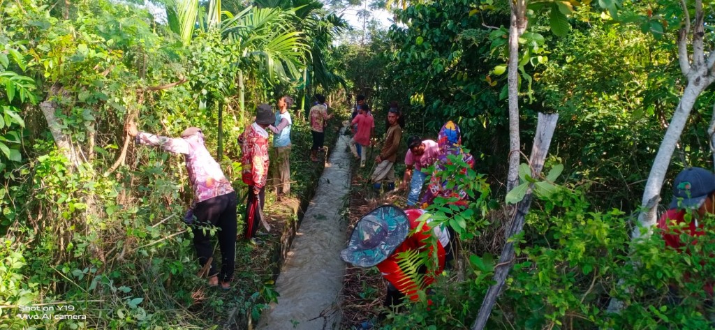 Gotong royong bersama masyarakat DAYA KP BARO